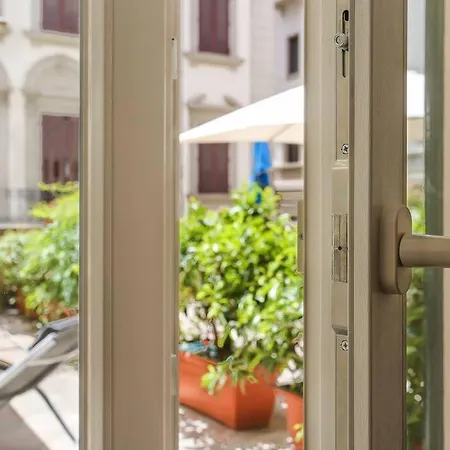Next To The Duomo Of Florence, Raffaello, With Private Patio Apartment