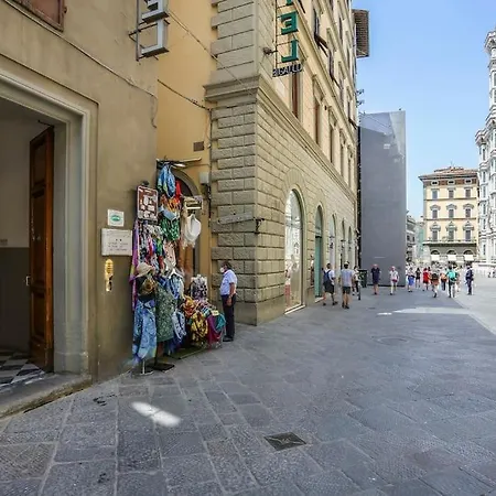 Apartment Next To The Duomo Of Florence, Raffaello, With Private Patio