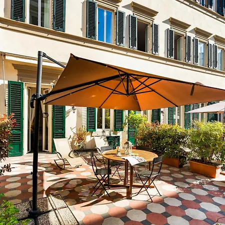 Next To The Duomo Of Florence, Raffaello, With Private Patio شقة