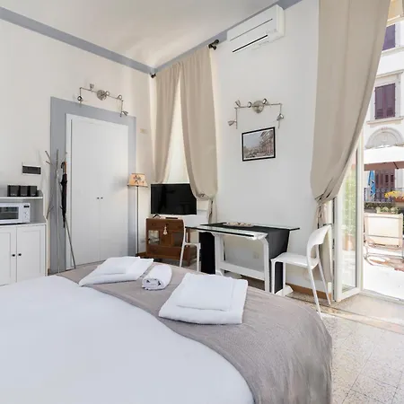 Next To The Duomo Of Florence, Raffaello, With Private Patio شقة فلورنس